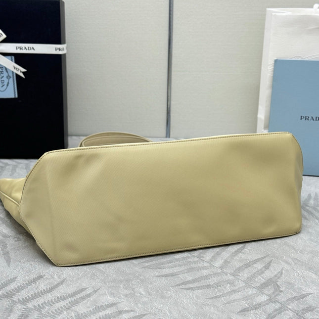 PRADA 25S RE-EDITION 1978 MEDIUM 35 IN DESERT BEIGE NYLON AND SAFFIANO CALFSKIN