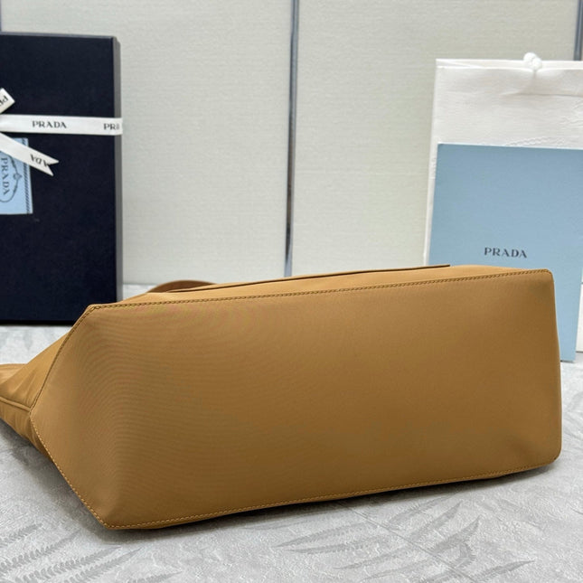 PRADA 25S RE-EDITION 1978 MEDIUM 35 IN DARK CARAMEL NYLON AND SAFFIANO CALFSKIN