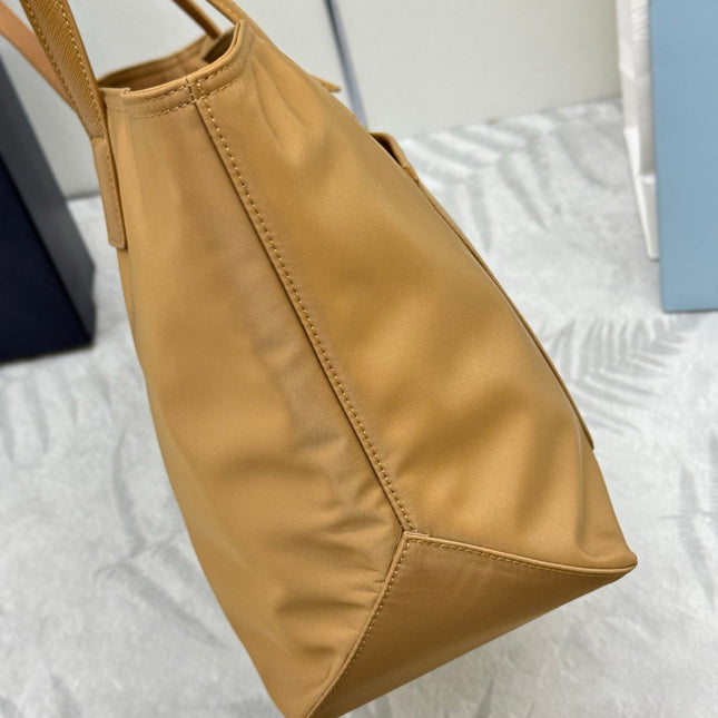PRADA 25S RE-EDITION 1978 MEDIUM 35 IN DARK CARAMEL NYLON AND SAFFIANO CALFSKIN