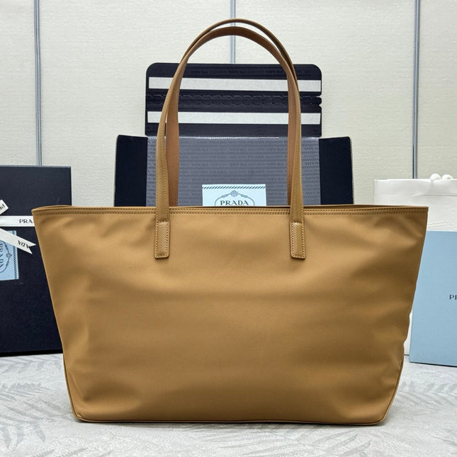 PRADA 25S RE-EDITION 1978 MEDIUM 35 IN DARK CARAMEL NYLON AND SAFFIANO CALFSKIN