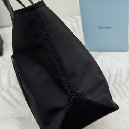 PRADA 25S RE-EDITION 1978 MEDIUM 35 IN BLACK NYLON AND SAFFIANO CALFSKIN