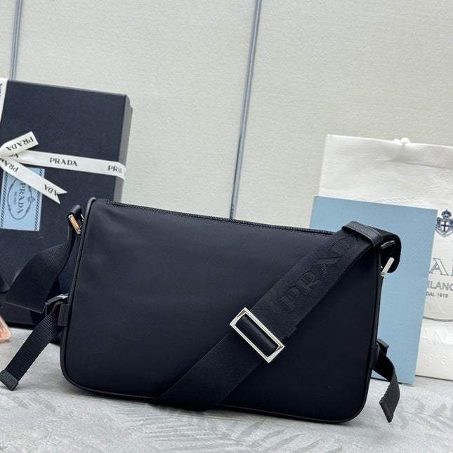 PRADA 25S MEDIUM MESSENGER BAG 35 IN BLACK RE-NYLON AND CALFSKIN