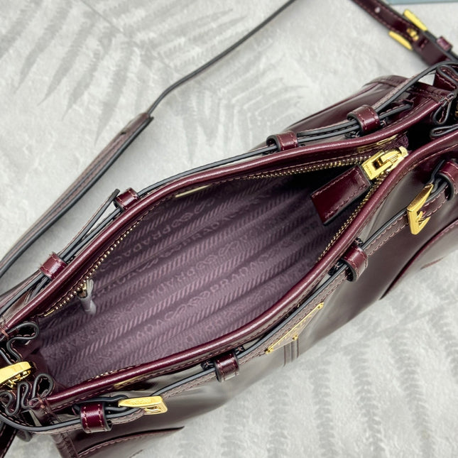 PRADA 25S BONNIE SMALL SHOULDER BAG 26 IN BURGUNDY GLOSSY CALFSKIN GOLD HARDWRE