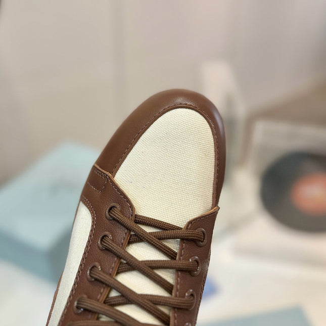SNEAKERS IN BROWN LAMBSKIN AND WHITE CANVAS