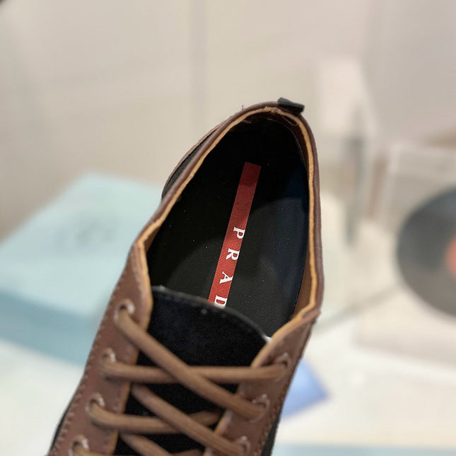 SNEAKERS IN BROWN LAMBSKIN AND BLACK CANVAS