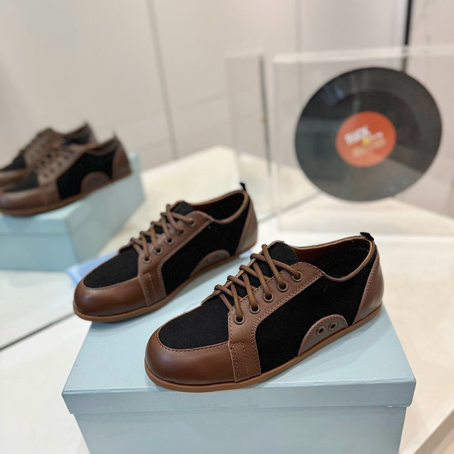 SNEAKERS IN BROWN LAMBSKIN AND BLACK CANVAS