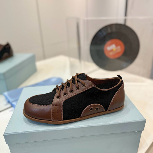 SNEAKERS IN BROWN LAMBSKIN AND BLACK CANVAS