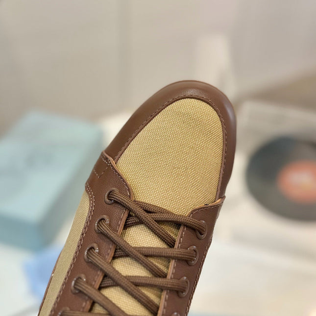 SNEAKERS IN BROWN LAMBSKIN AND BEIGE CANVAS
