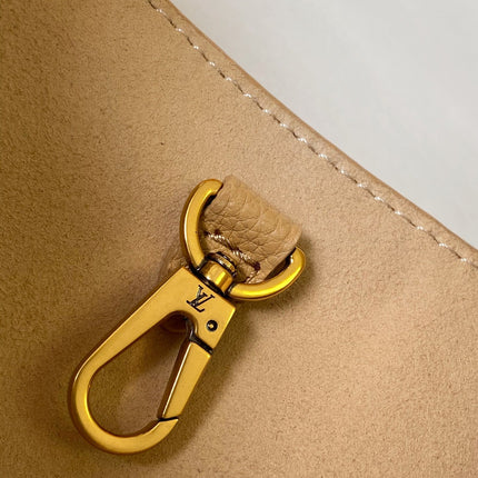 LV 25S LOW KEY HOBO BAG 28 CM IN BEIGE CALFSKIN