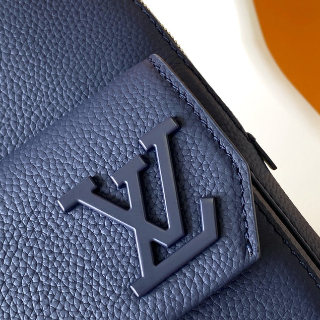 PILOT CROSSBAG 30 IN NAVY BLUE CALFSKIN