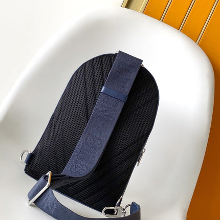 PILOT CROSSBAG 30 IN NAVY BLUE CALFSKIN
