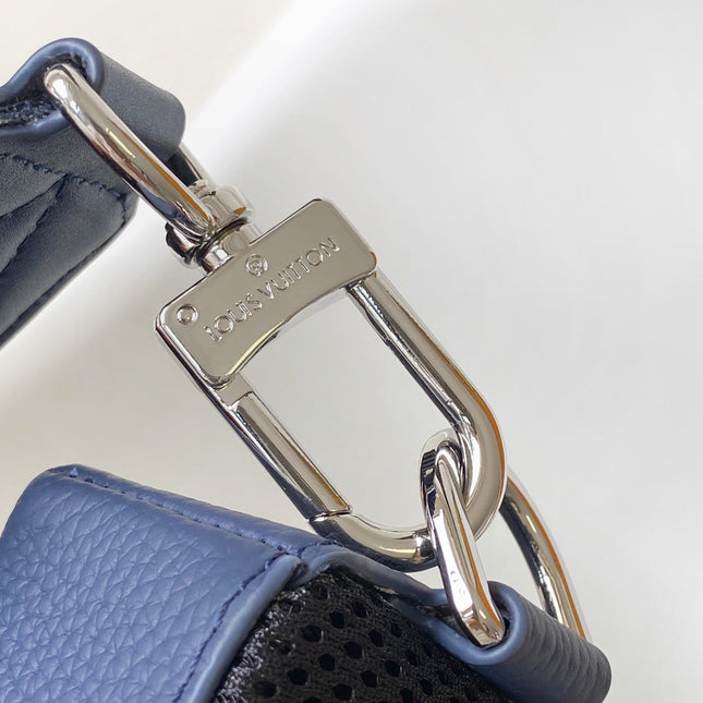 PILOT CROSSBAG 30 IN NAVY BLUE CALFSKIN