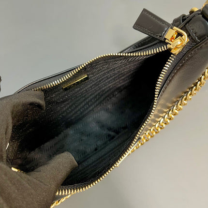 HOBO BAG 23 IN BLACK PATENT NAPPA LAMBSKIN GOLD HARDWARE