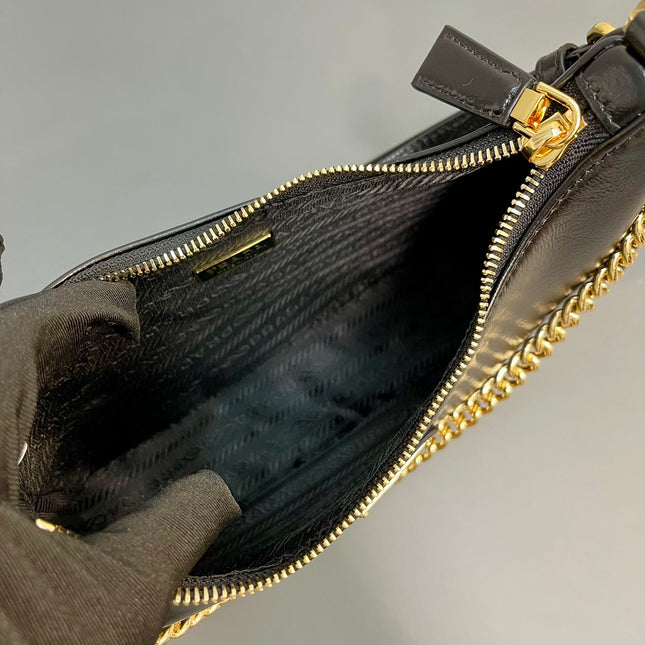 HOBO BAG 23 IN BLACK PATENT NAPPA LAMBSKIN GOLD HARDWARE