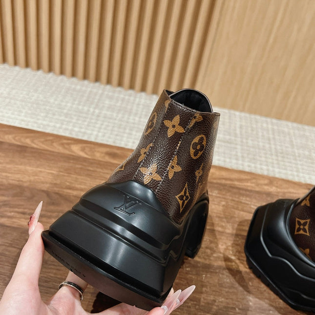 LV WOMEN CHELSEA BOOT IN BLACK MIX CHOCOLATE BROWN MONOGRAM CALFSKIN