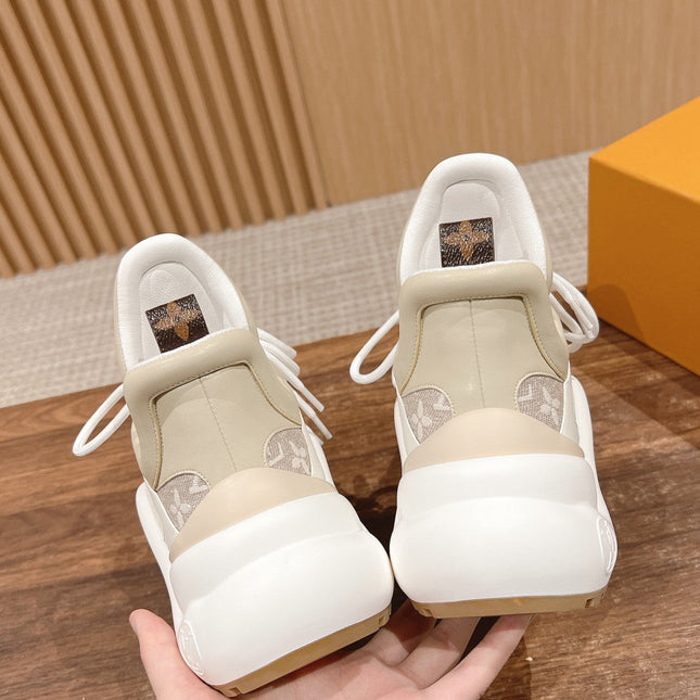 LV ARCHLIGHT SNEAKER IN WHITE CALFSKIN AND CAMEL BEIGE MONOGRAM DENIM