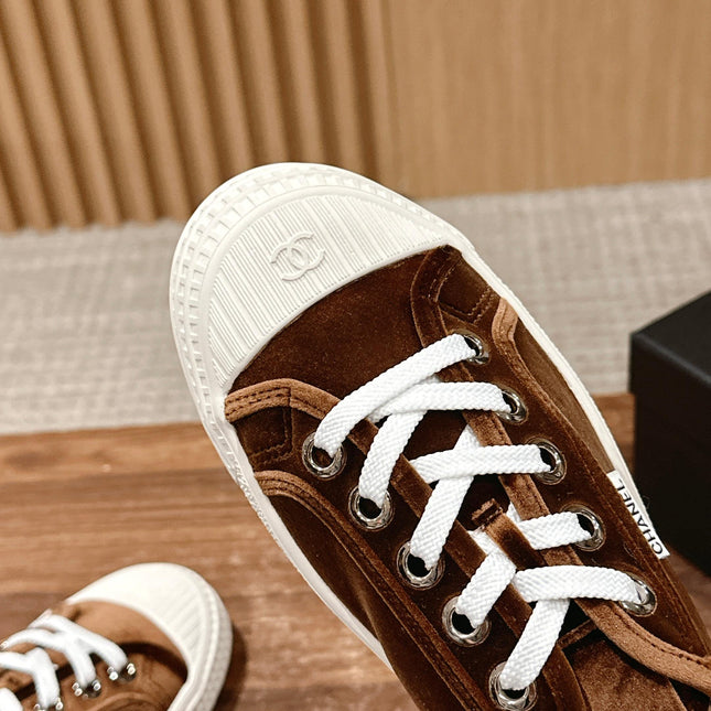 CONVERSE SNEAKER IN PENNY BROWN VELVET