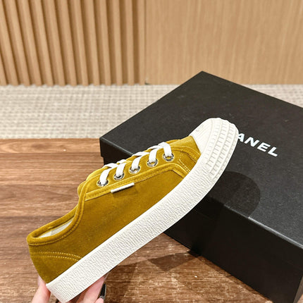 CONVERSE SNEAKER IN DIJON YELLOW VELVET