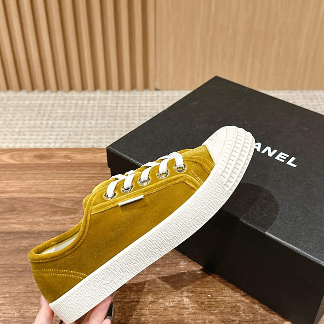CONVERSE SNEAKER IN DIJON YELLOW VELVET