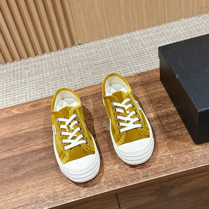 CONVERSE SNEAKER IN DIJON YELLOW VELVET
