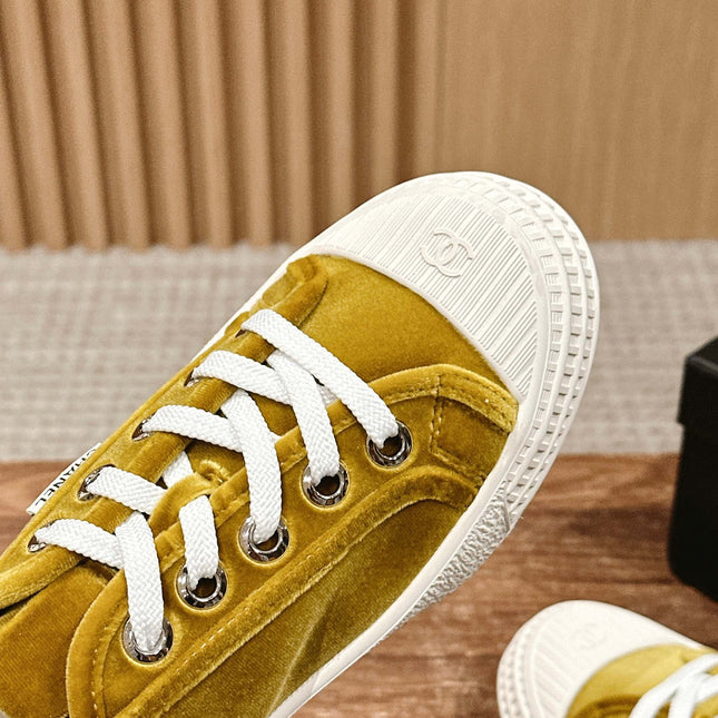 CONVERSE SNEAKER IN DIJON YELLOW VELVET