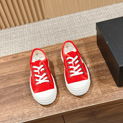 CONVERSE SNEAKER IN RUBY RED VELVET