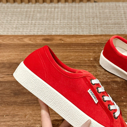 CONVERSE SNEAKER IN RUBY RED VELVET