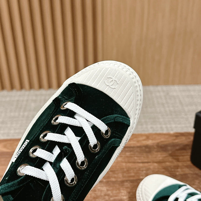 CONVERSE SNEAKER IN DARK GREEN VELVET