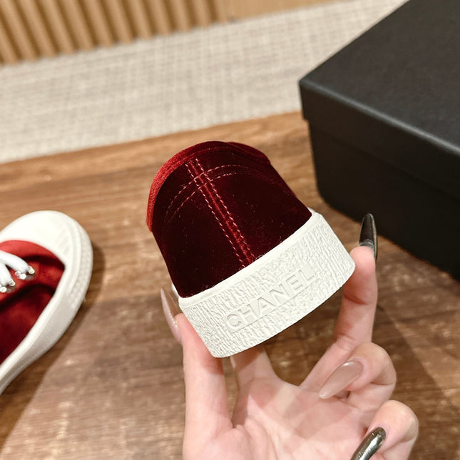 CONVERSE SNEAKER IN LIPSTICK RED VELVET