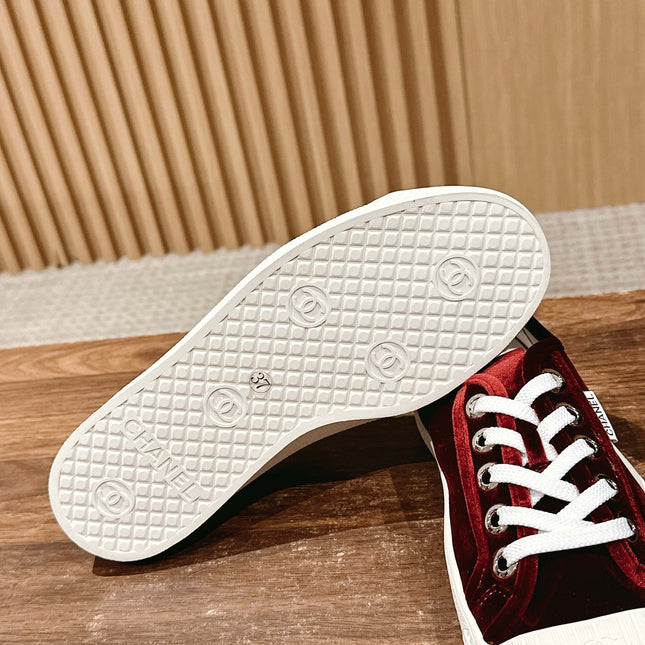 CONVERSE SNEAKER IN LIPSTICK RED VELVET