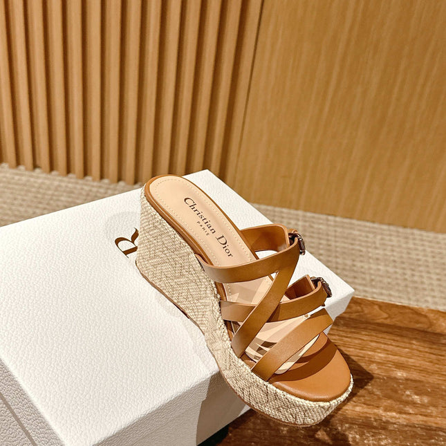 ATTITUDE WEDGE SLIDE 90MM IN BROWN ADJUSTABLE STRAPS CALFSKIN CANVAS SOLE