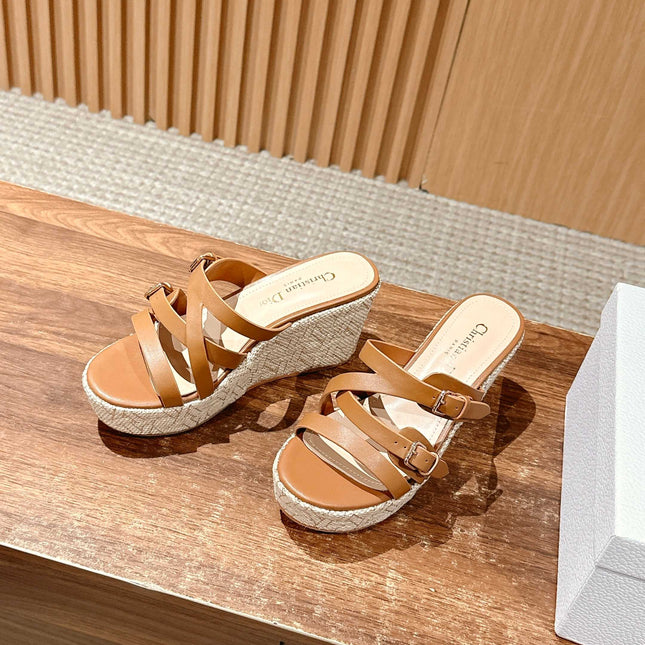 ATTITUDE WEDGE SLIDE 90MM IN BROWN ADJUSTABLE STRAPS CALFSKIN CANVAS SOLE