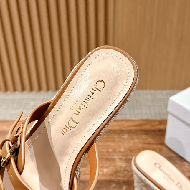 ATTITUDE WEDGE SLIDE 90MM IN BROWN ADJUSTABLE STRAPS CALFSKIN CANVAS SOLE