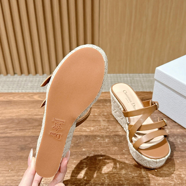 ATTITUDE WEDGE SLIDE 90MM IN BROWN ADJUSTABLE STRAPS CALFSKIN CANVAS SOLE