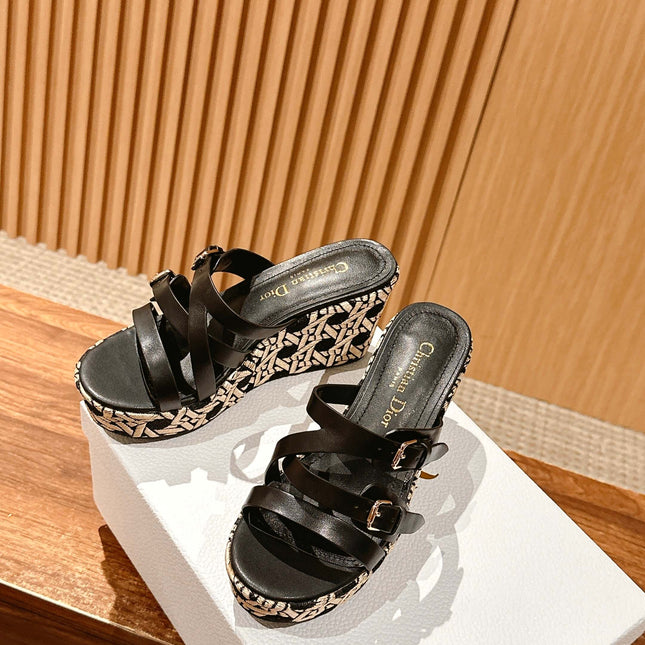 ATTITUDE WEDGE SLIDE 90MM IN BLACK ADJUSTABLE STRAPS CALFSKIN CANVAS SOLE