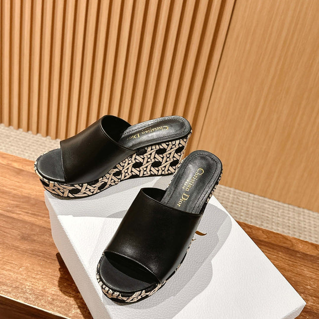 ATTITUDE WEDGE SLIDE 90MM IN BLACK CALFSKIN CANVAS SOLE