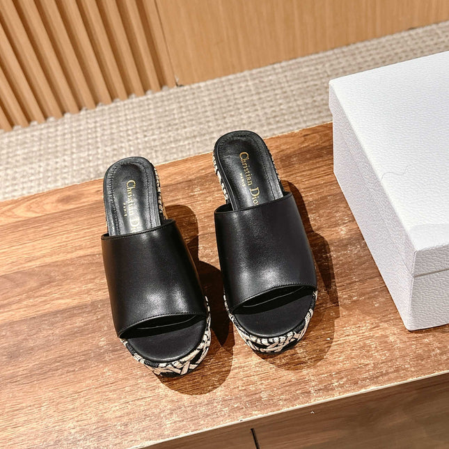 ATTITUDE WEDGE SLIDE 90MM IN BLACK CALFSKIN CANVAS SOLE