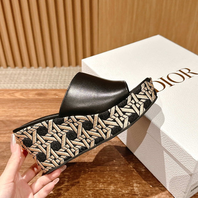 ATTITUDE WEDGE SLIDE 90MM IN BLACK CALFSKIN CANVAS SOLE