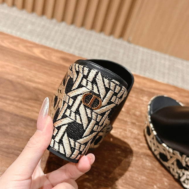 ATTITUDE WEDGE SLIDE 90MM IN BLACK CALFSKIN CANVAS SOLE