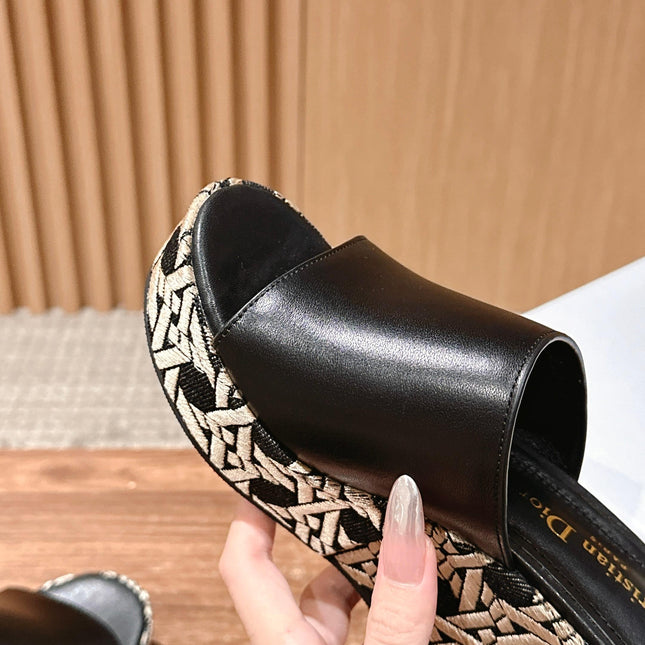 ATTITUDE WEDGE SLIDE 90MM IN BLACK CALFSKIN CANVAS SOLE