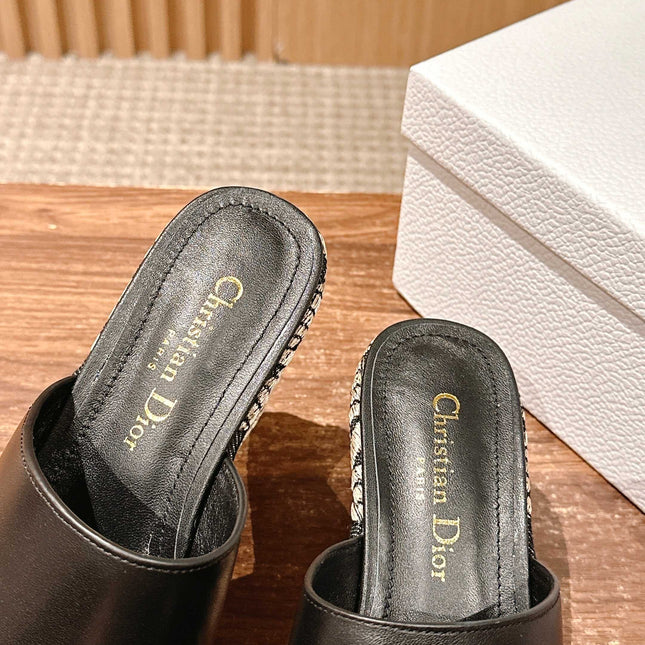 ATTITUDE WEDGE SLIDE 90MM IN BLACK CALFSKIN CANVAS SOLE