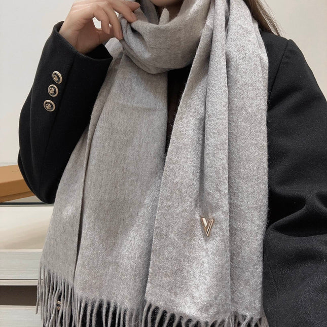 SCARF 200 CM IN PALE GRAY CASHMERE WITH GOLD LOGO 393102