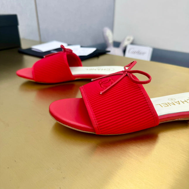 BOW SLIPPERS IN CANDY RED LAMBSKIN