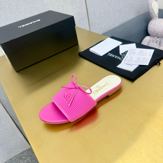 BOW SLIPPERS IN BRIGHT PINK LAMBSKIN