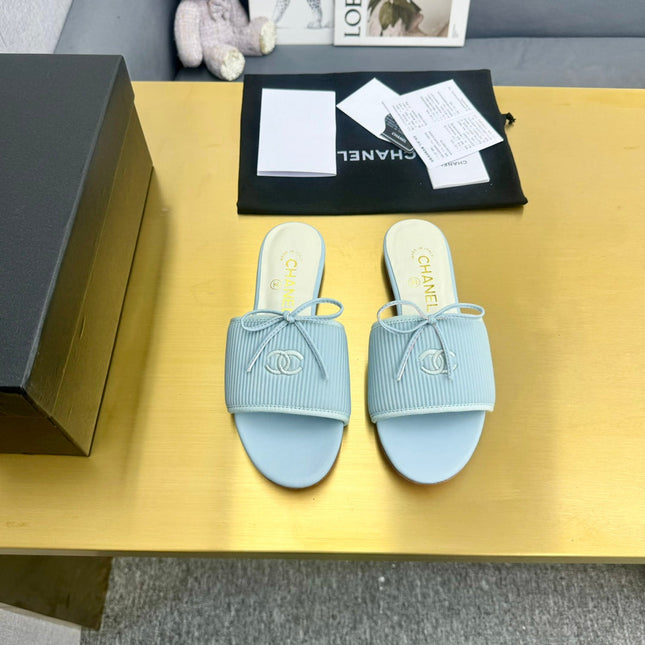 BOW SLIPPERS IN LIGHT BLUE LAMBSKIN