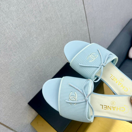 BOW SLIPPERS IN LIGHT BLUE LAMBSKIN