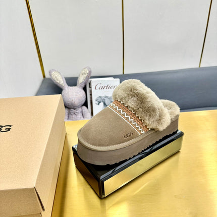 THICK-SOLED EMBROIDERED WARM FURRY CLOGS IN PEANUT BROWN SUEDE AND SHEARLING