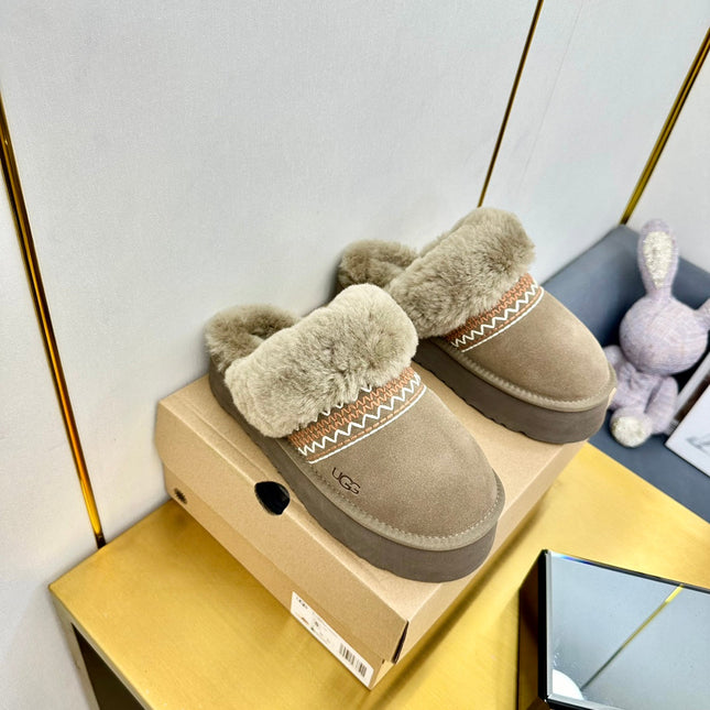 THICK-SOLED EMBROIDERED WARM FURRY CLOGS IN PEANUT BROWN SUEDE AND SHEARLING