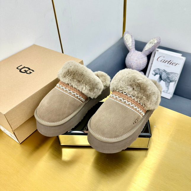 THICK-SOLED EMBROIDERED WARM FURRY CLOGS IN PEANUT BROWN SUEDE AND SHEARLING
