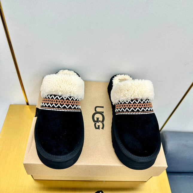 THICK-SOLED EMBROIDERED WARM FURRY CLOGS IN BLACK SUEDE AND SHEARLING